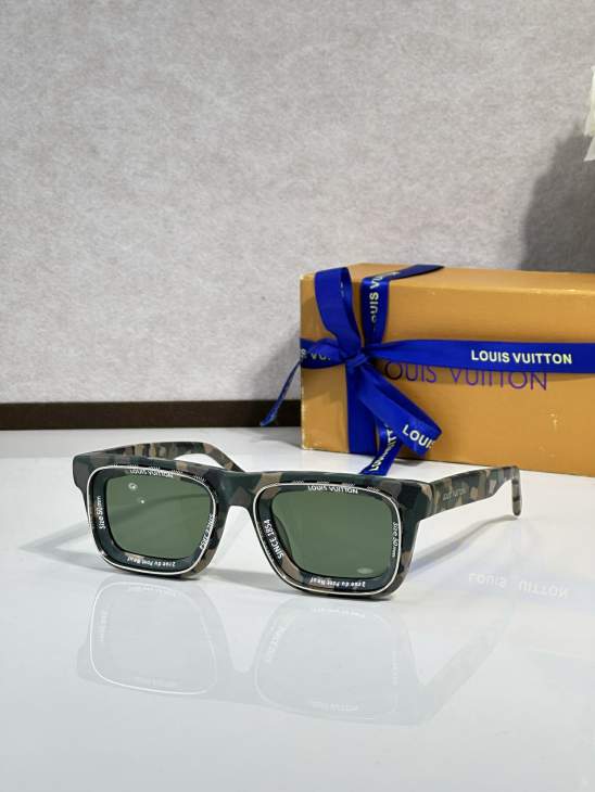 Picture of Louis Vuitton Sunglasses _SKUfw77797359fw